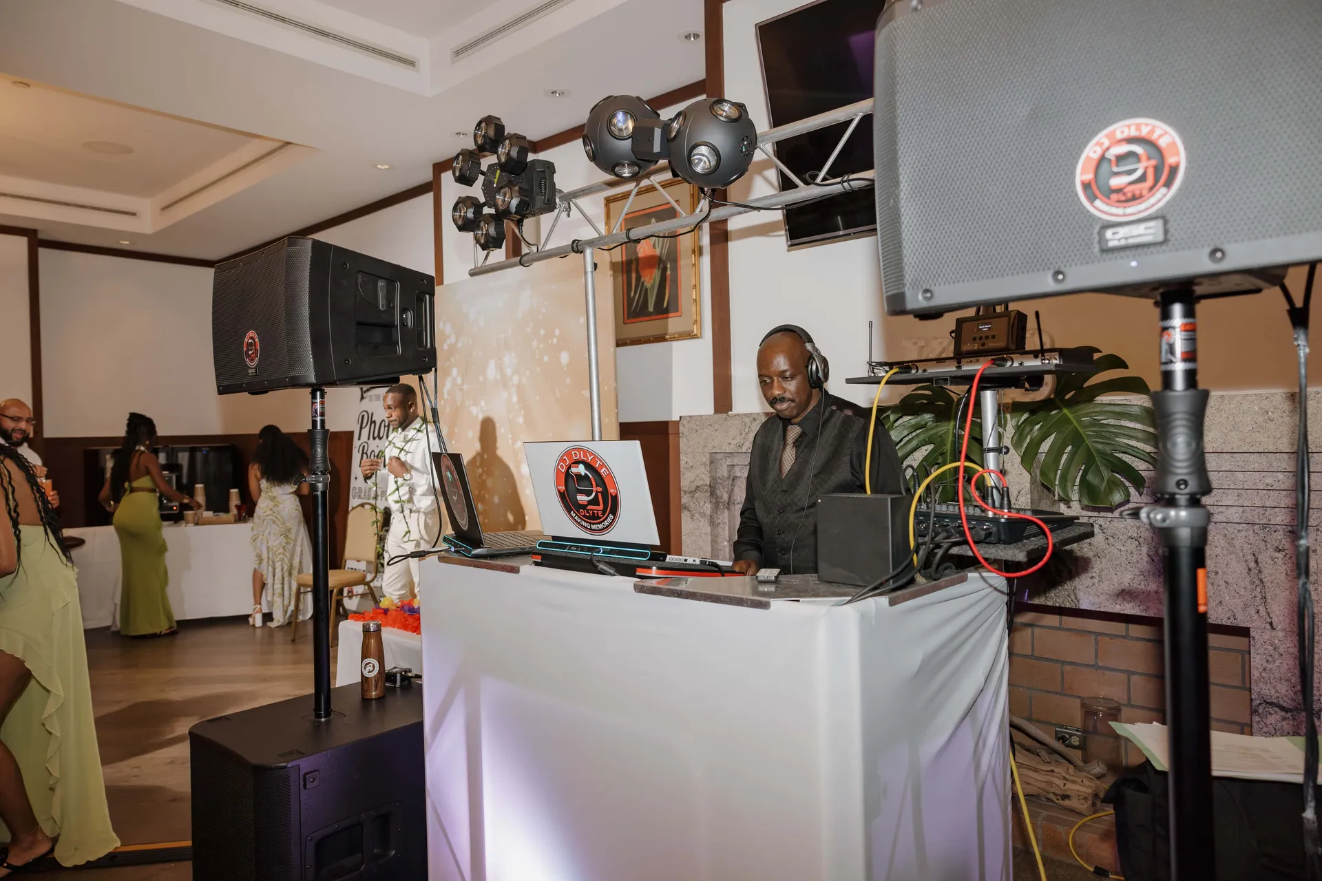 DJ D-LYTE photo 7