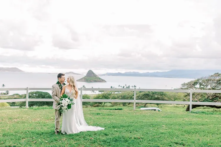 couple photoshoot at paliku gardens